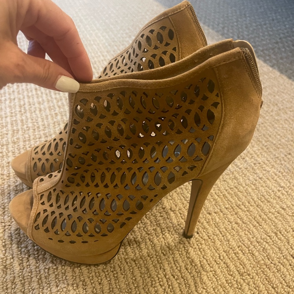 Aldo size 10 heels brown suede EUC